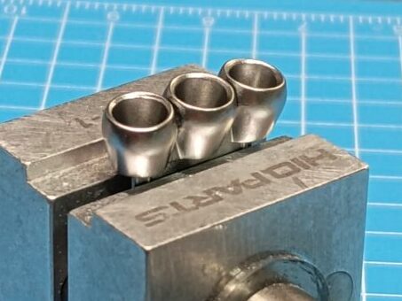 ザク・デザートタイプ ラッツリバー3連ミサイルの噴射口